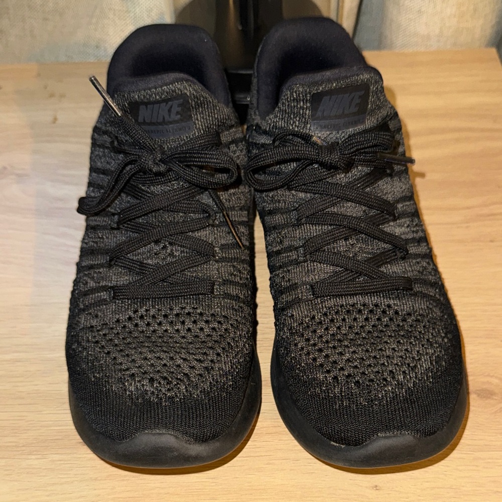 Nike Women’s Black Knit Sneakers